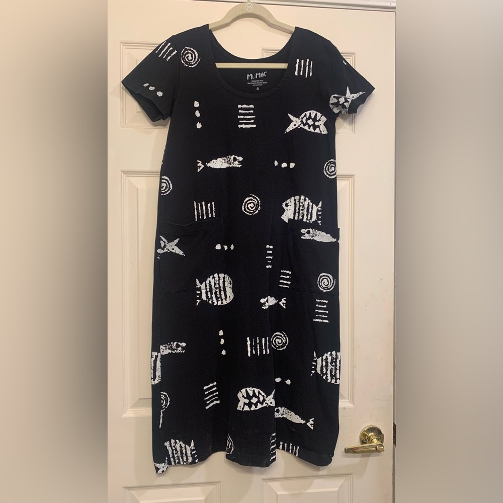 M Mac Black & White “Rock Fish” Print Midi Tee Small Dress.         2601